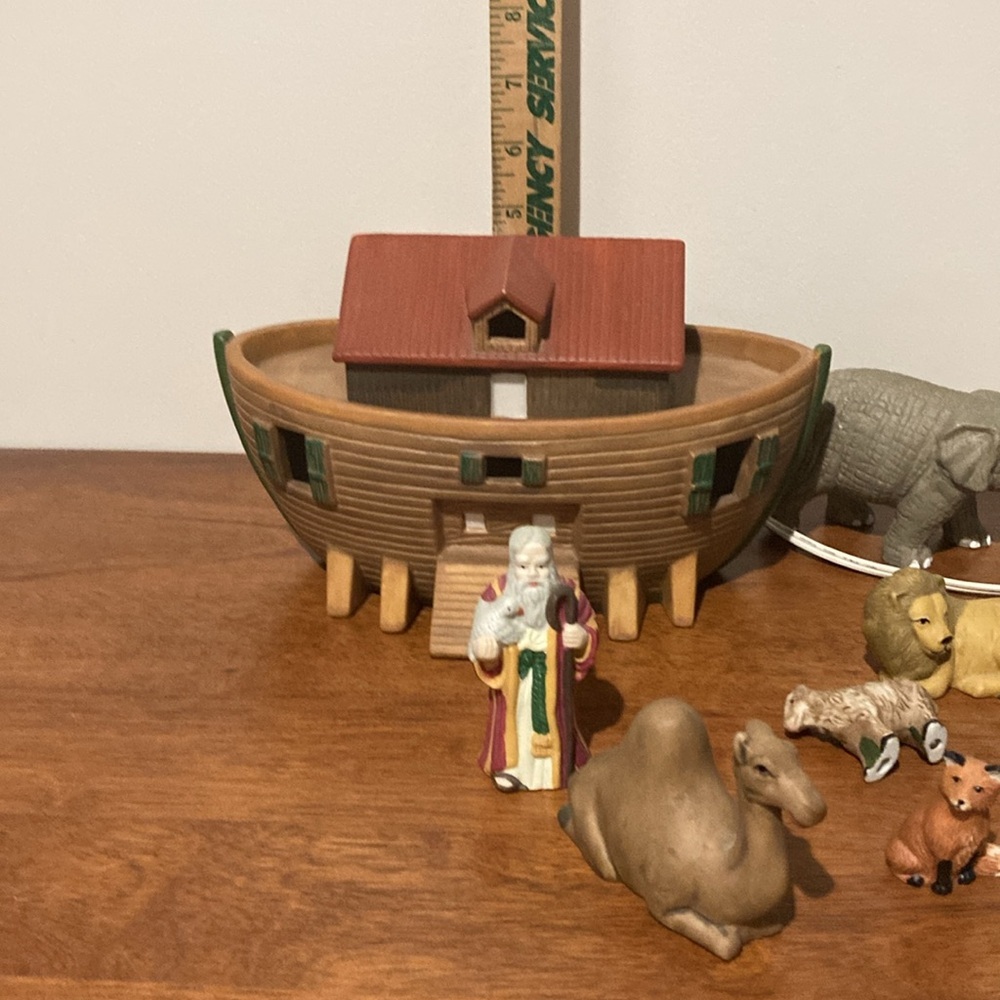 Noah’s Ark night lite with figurines 1998 works vintage - Picture 9 of 10